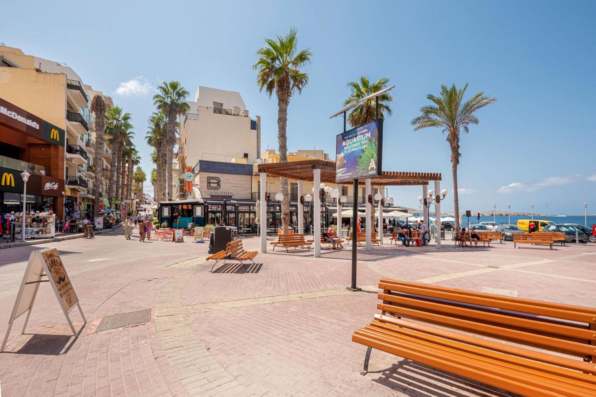 Islet Promenade Seafront Apartment With Large Corner Terrace By Getawaysmalta St. Paul's Bay Exterior foto